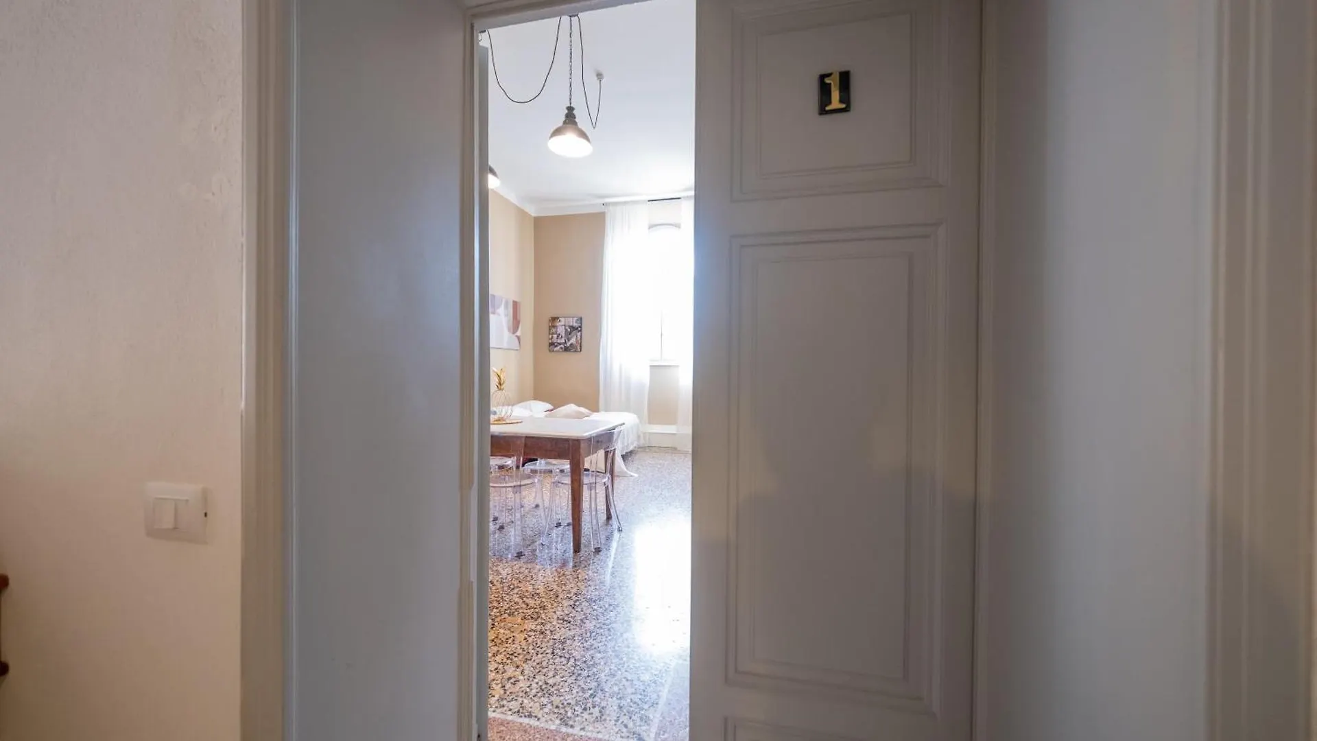 Lungarno Buozzi 7 Apartments بيزا إيطاليا
