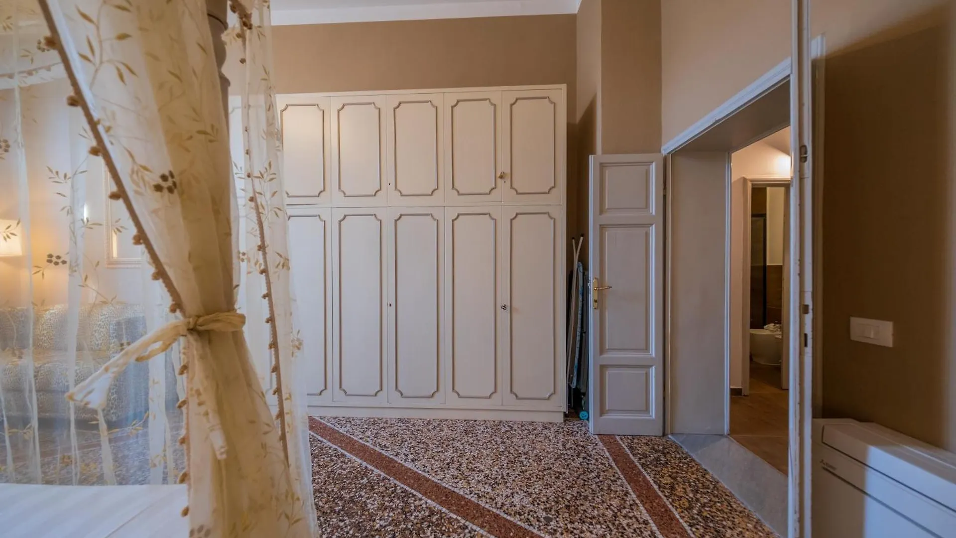 Lungarno Buozzi 7 Apartments بيزا