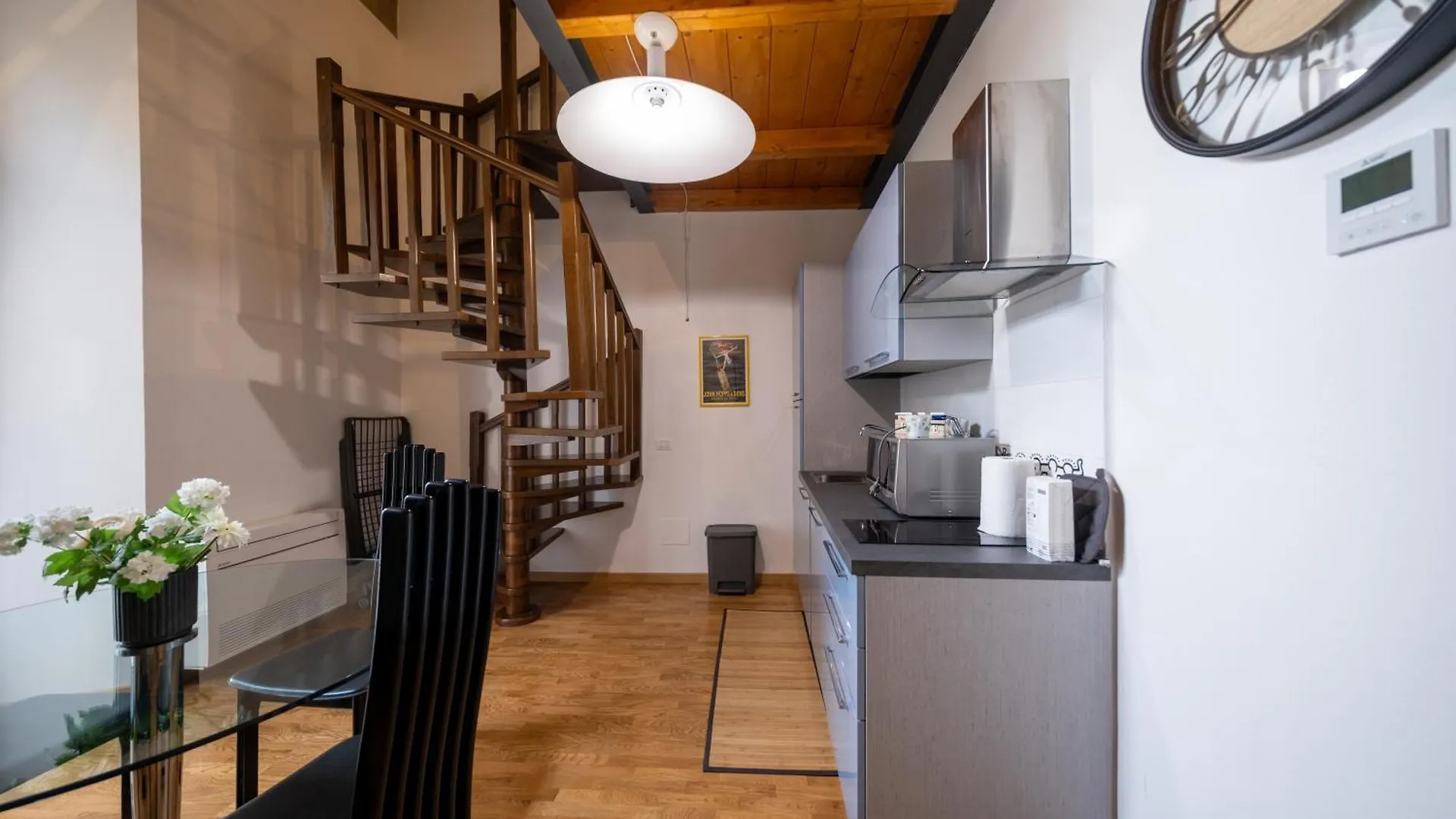 Lungarno Buozzi 7 Apartments بيزا