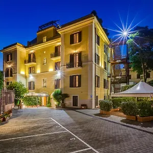 Romoli 3*, Rome Italië