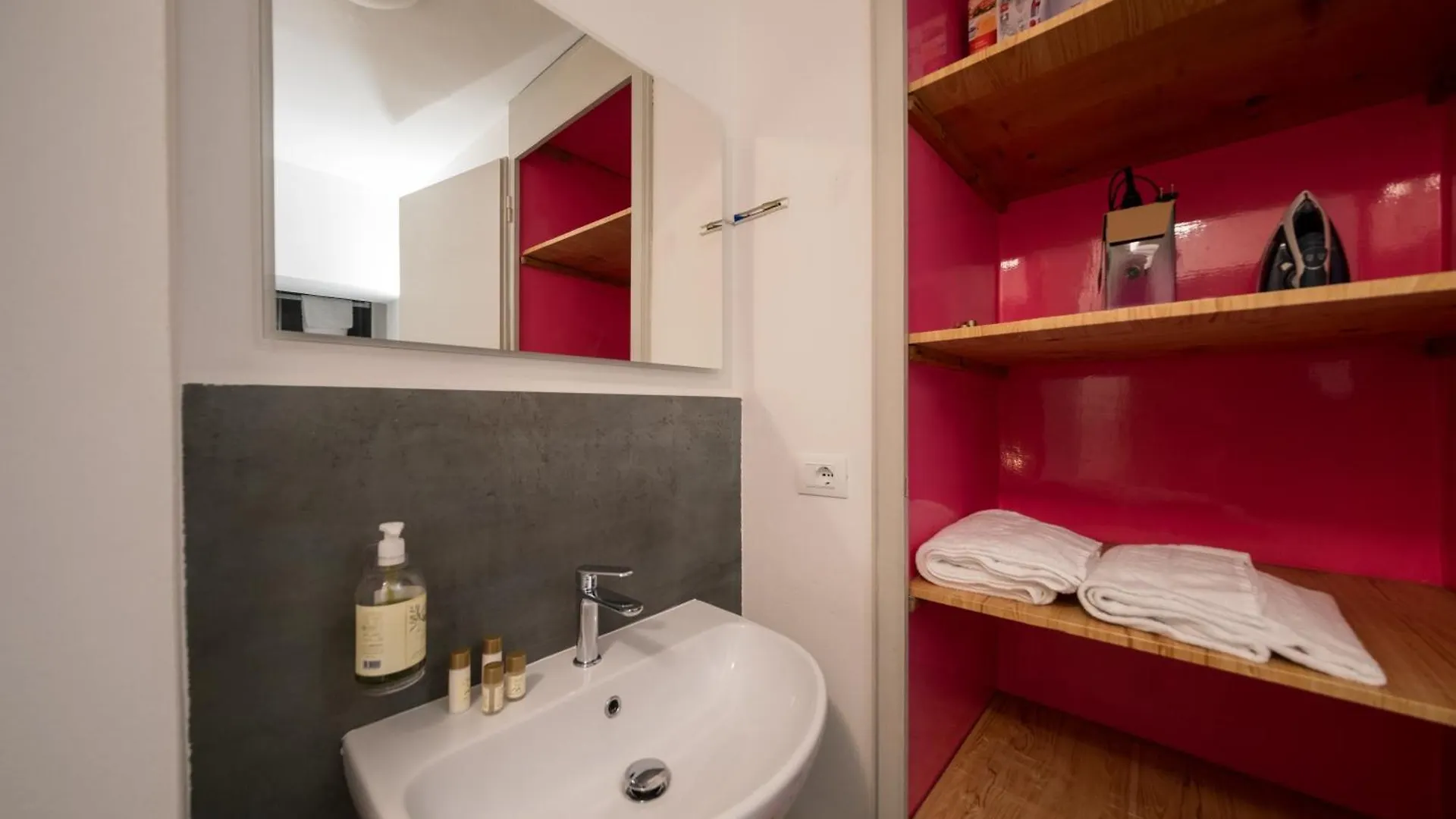 Lungarno Buozzi 7 Apartments Pisa Italië