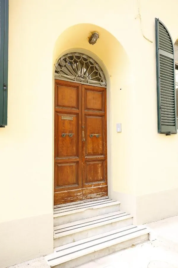 Lungarno Buozzi 7 Apartments Πίζα